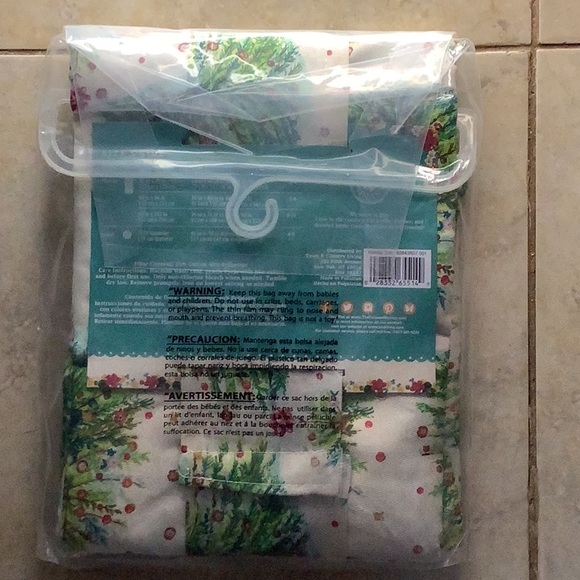 π New Pioneer Woman  Holiday Tree 70" Round Tablecloth - Picture 5 of 5